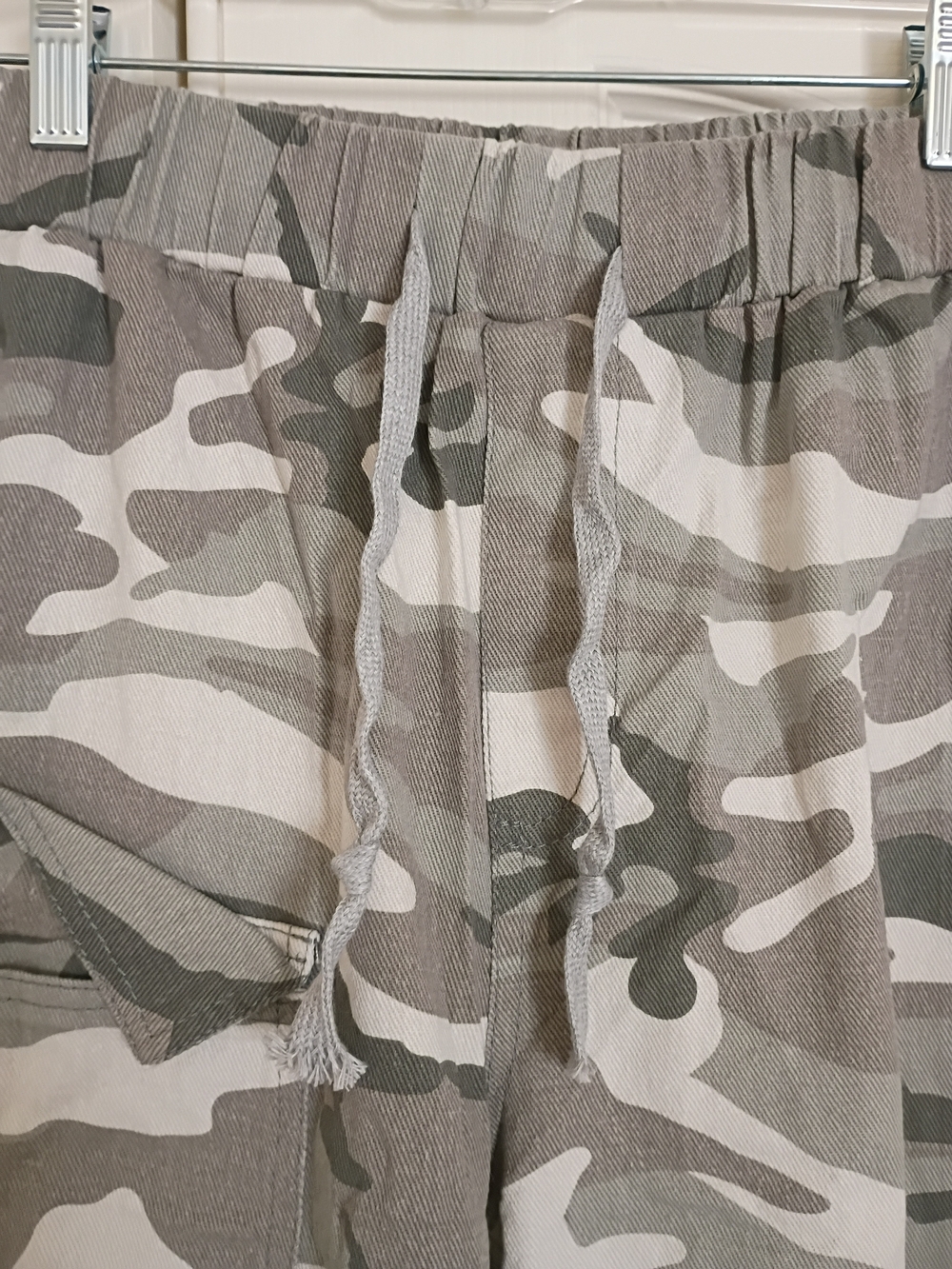 HVEPUO Gray Camo Cargo Capri Pants Large Y2K Utility NWT - Picture 3 of 6